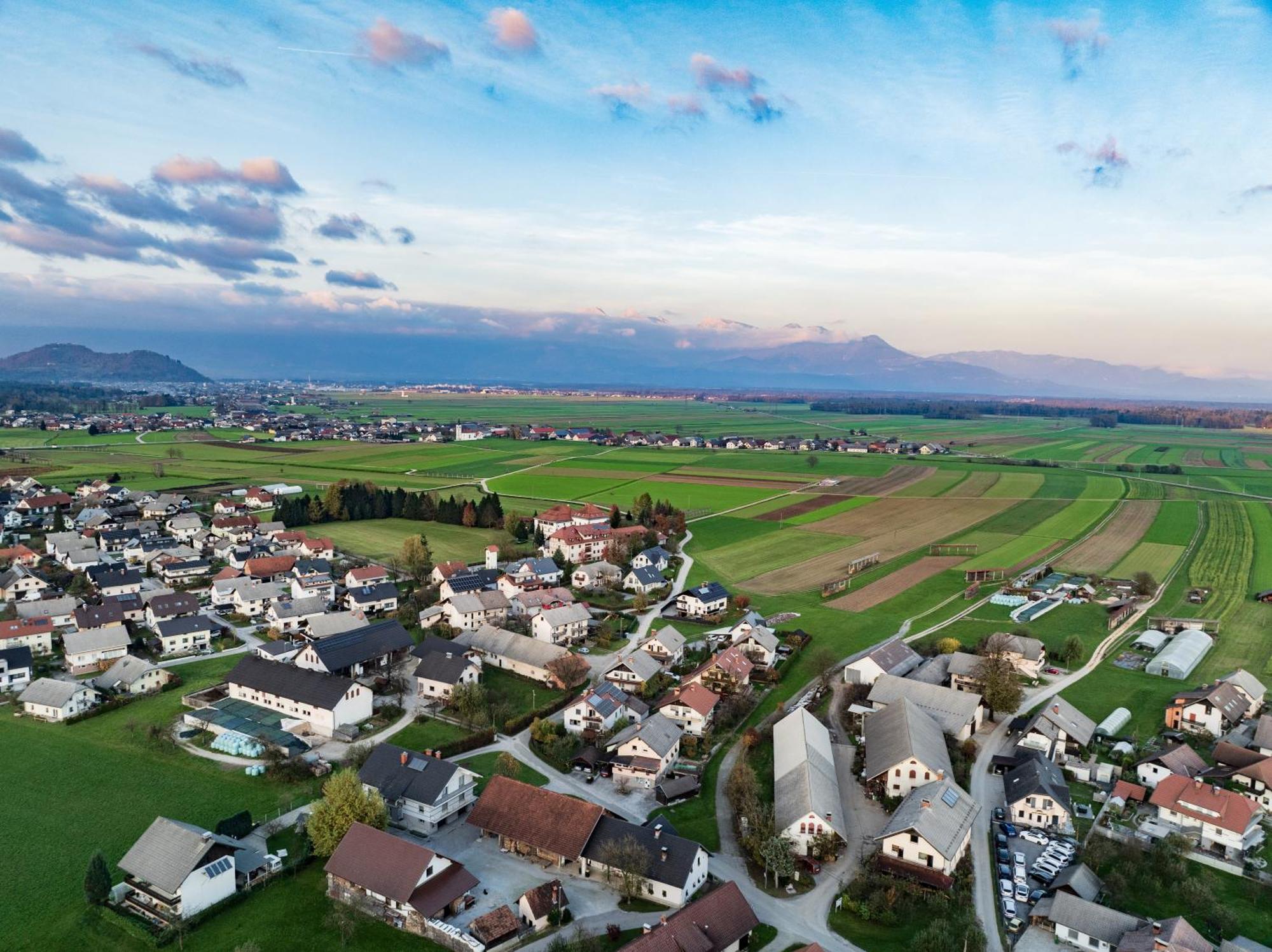 Apartment Mountain Sunrise Škofja Loka Екстериор снимка